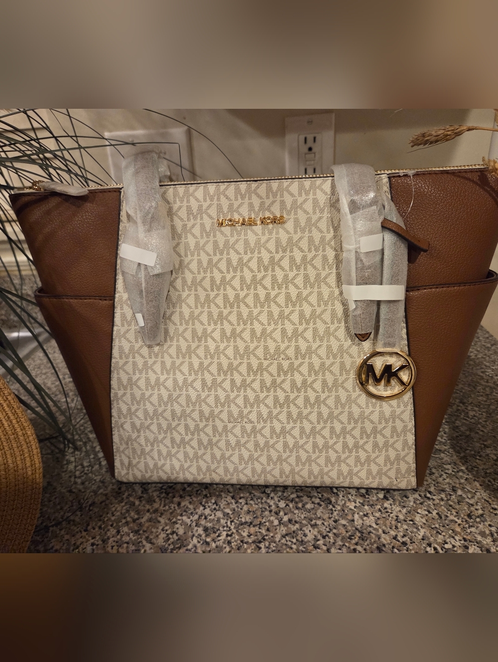 Michael Kors Charolotte Tote Bag. NWT. - Picture 6 of 11